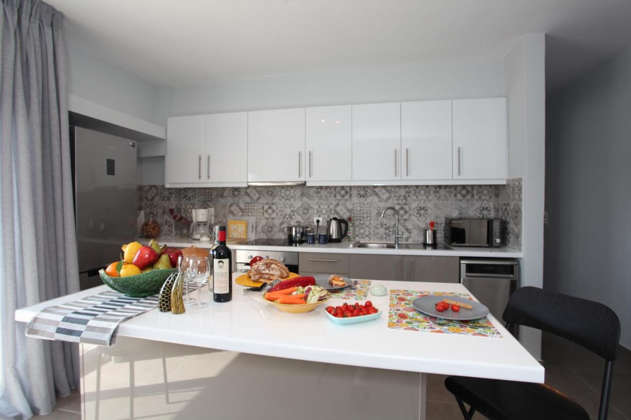 Edem Beach Apartment With Sea View By Athenian Homes Extérieur photo